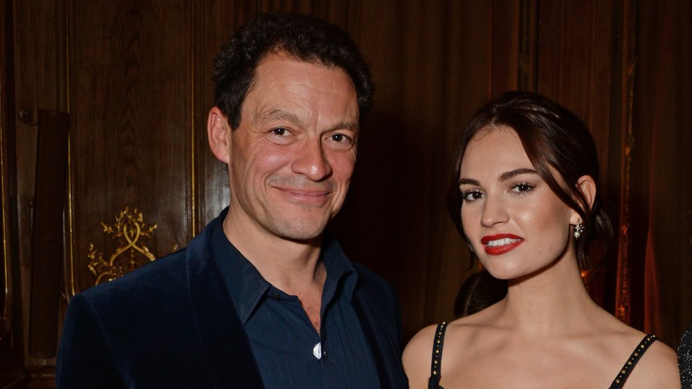 Dominic West y Lily James 