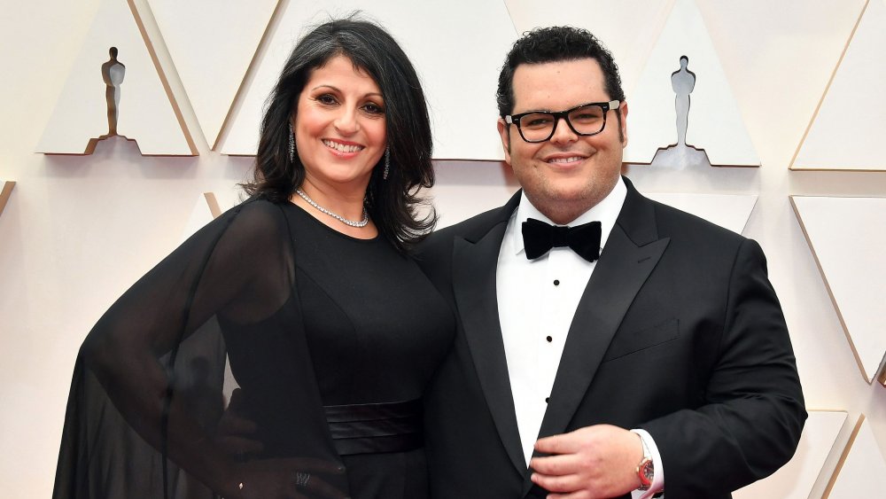 Ida Darvish y Josh Gad