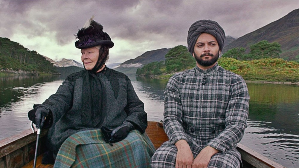 Judi Dench y Ali Fazal en Victoria & Abdul