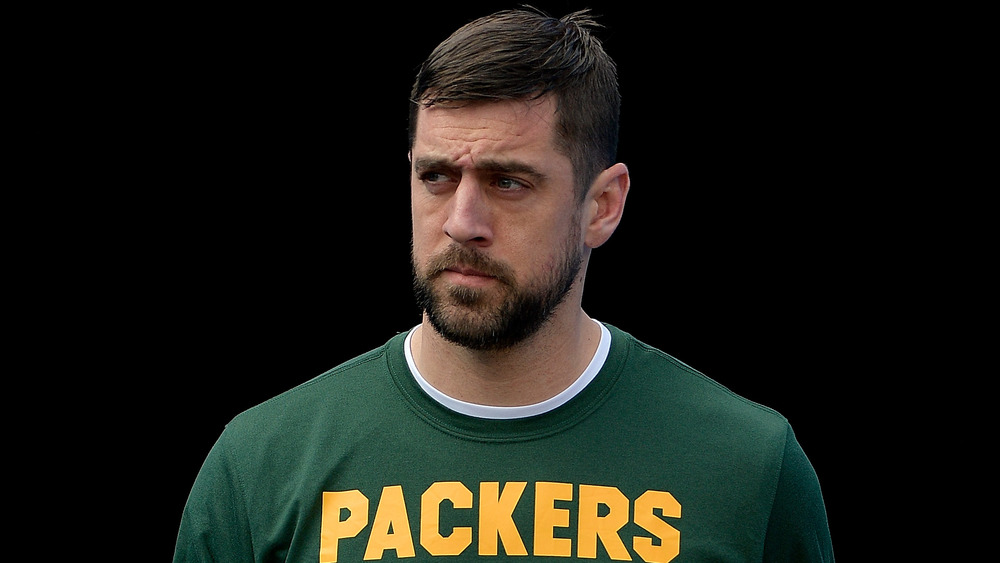 Aaron Rodgers luciendo decidido 