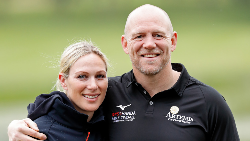 Zara Tindall y su esposo Mike Tindall, del brazo