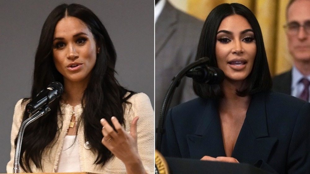 Meghan Markle y Kim Kardashian sonriendo