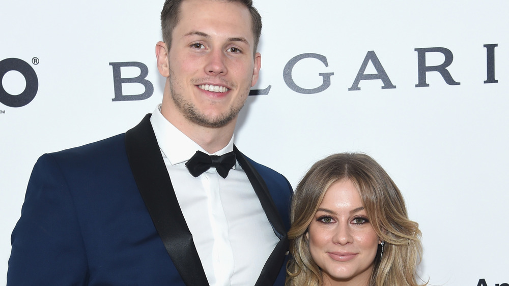 Shawn Johnson y Andrew East en una alfombra roja