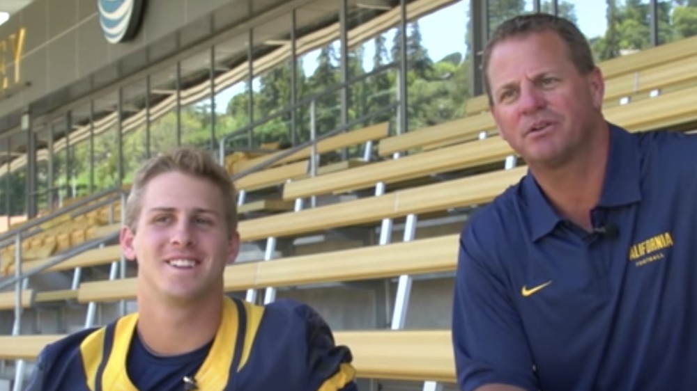 Jared Goff y Jerry Goff hablando