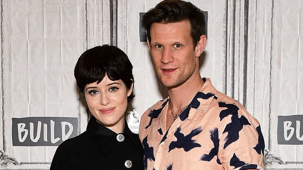 Claire Foy y Matt Smith posando