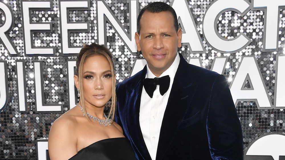 Jennifer Lopez y Alex Rodriguez posando