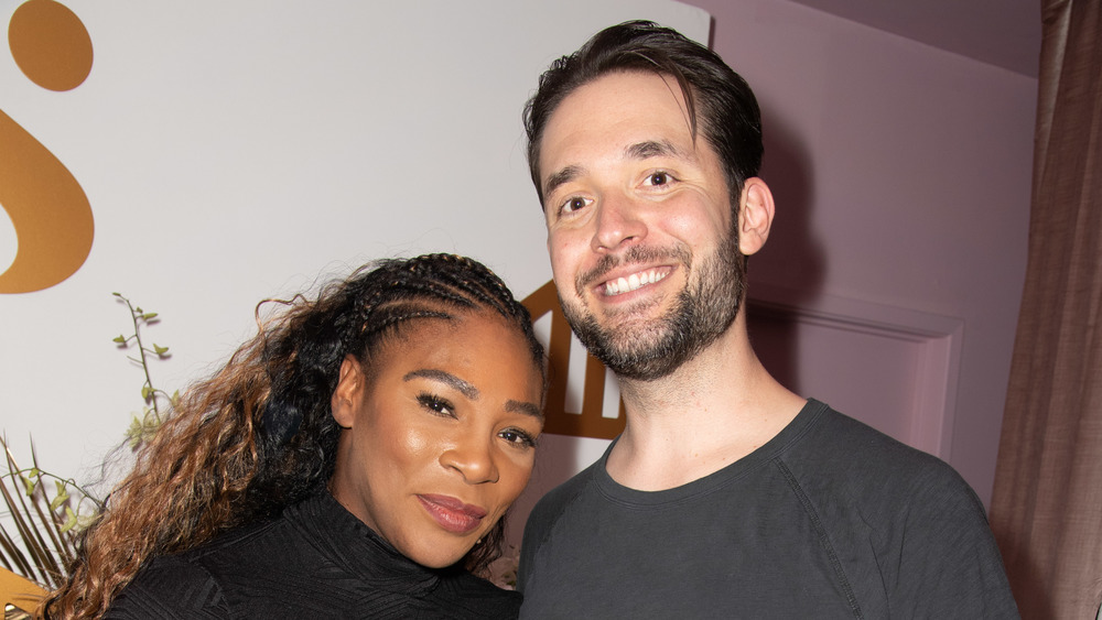 Serena Williams y Alexis Ohanian Sr. sonriendo