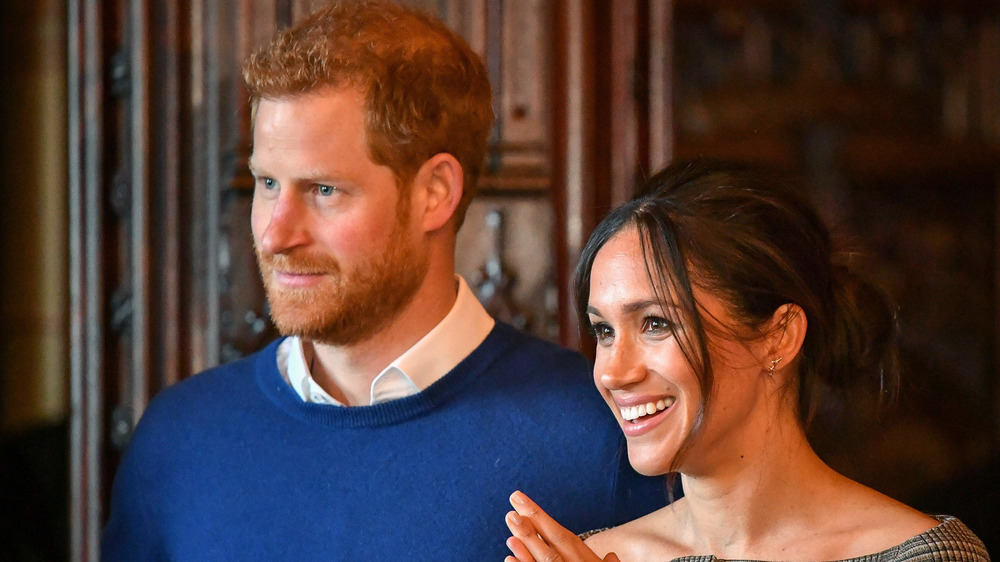 El príncipe Harry y Meghan Markle sonriendo