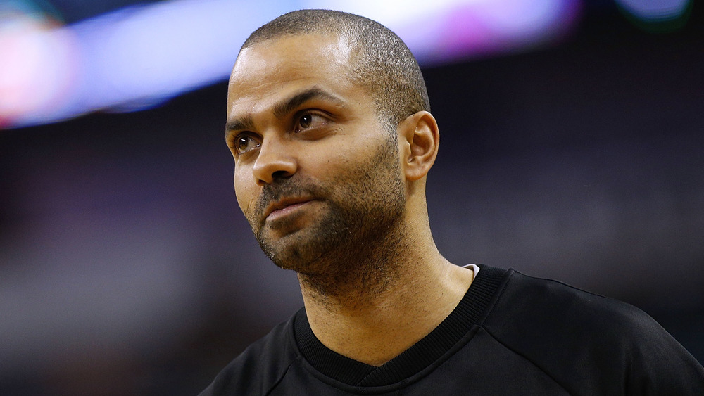 Tony Parker con una leve sonrisa