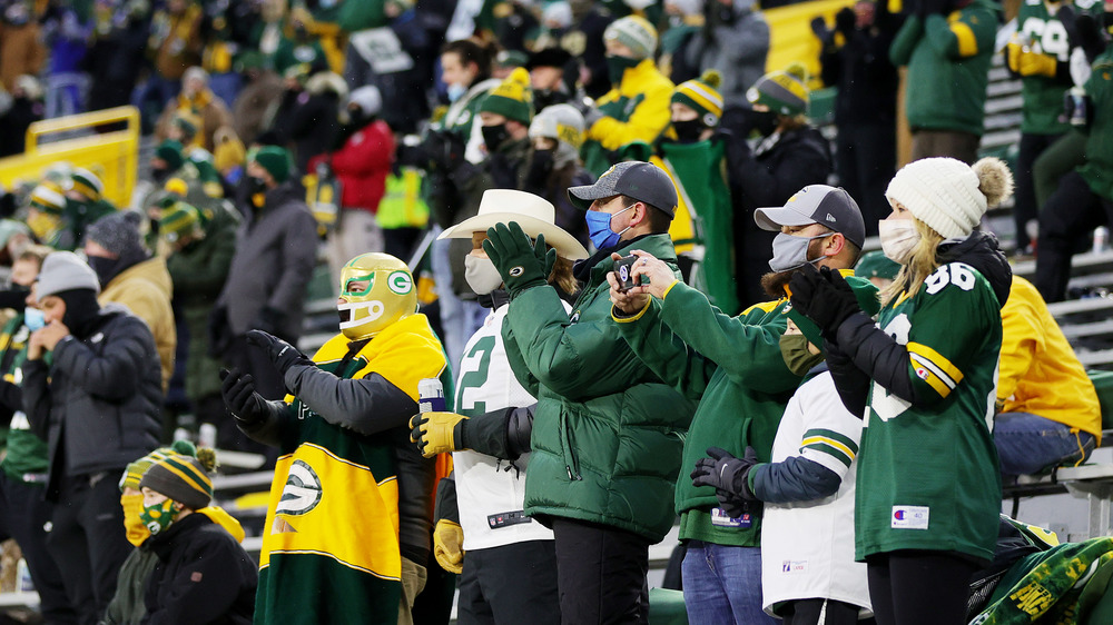 Fanáticos de los Green Bay Packers en un juego de la NFL