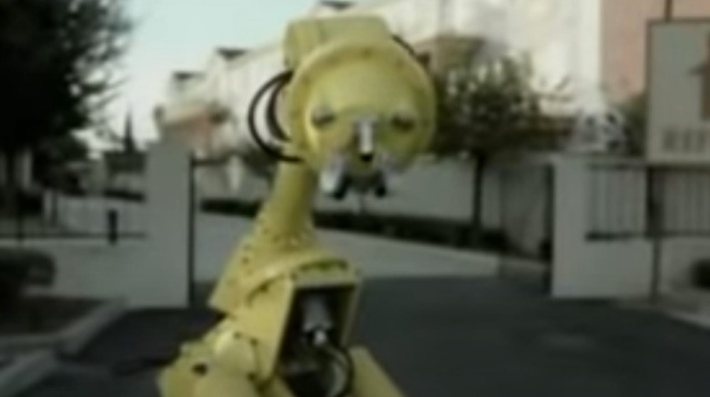 Comercial de robot triste GM