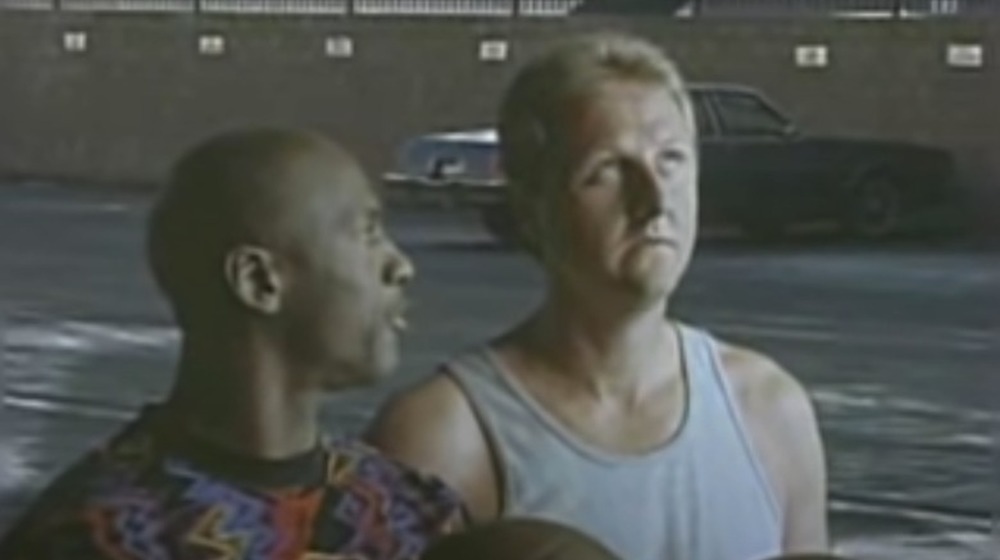 Michael Jordan y Larry Bird charlando