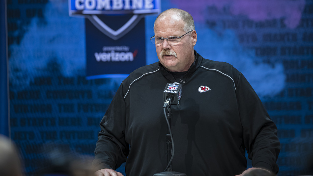 Andy Reid hablando 