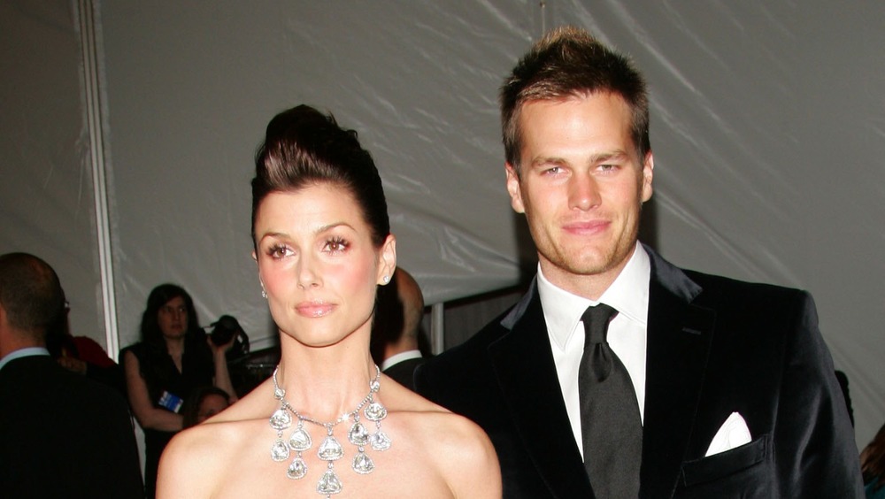 Bridget Moynahan y Tom Brady posando juntos en la alfombra roja