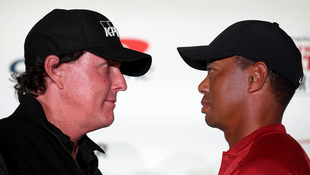 Phil Mickelson y Tiger Woods se enfrentan