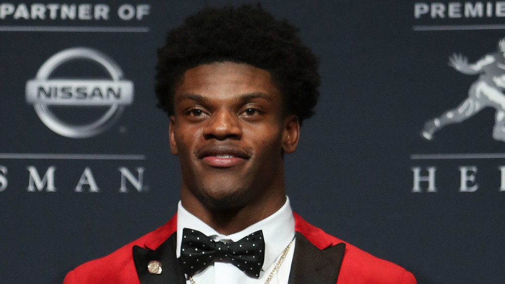 Lamar Jackson posando