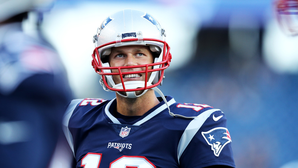 Tom Brady, jugando al fútbol