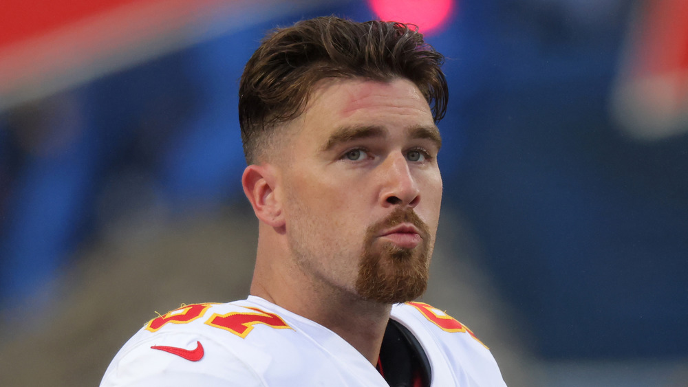 Travis Kelce jugando con Chiefs