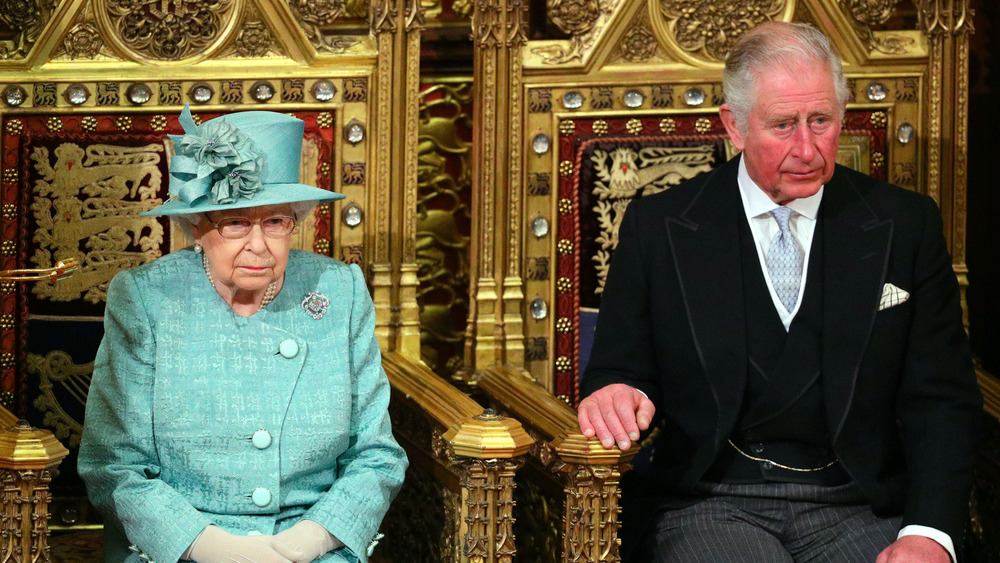 Tronos de la Reina Isabel y el Príncipe Carlos