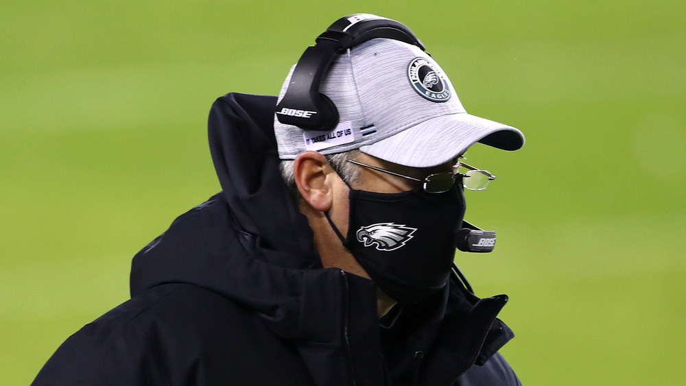 Doug Pederson entrenando fútbol