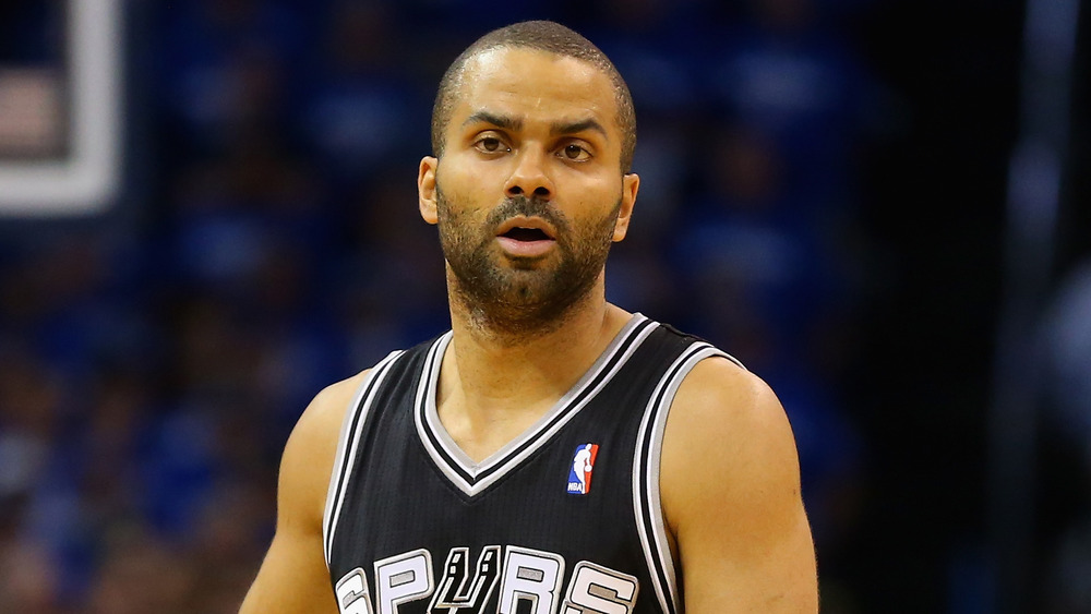 Tony Parker jugando baloncesto