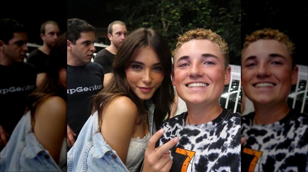 Madison Beer y Selfie Kid Ryan McKenna posando