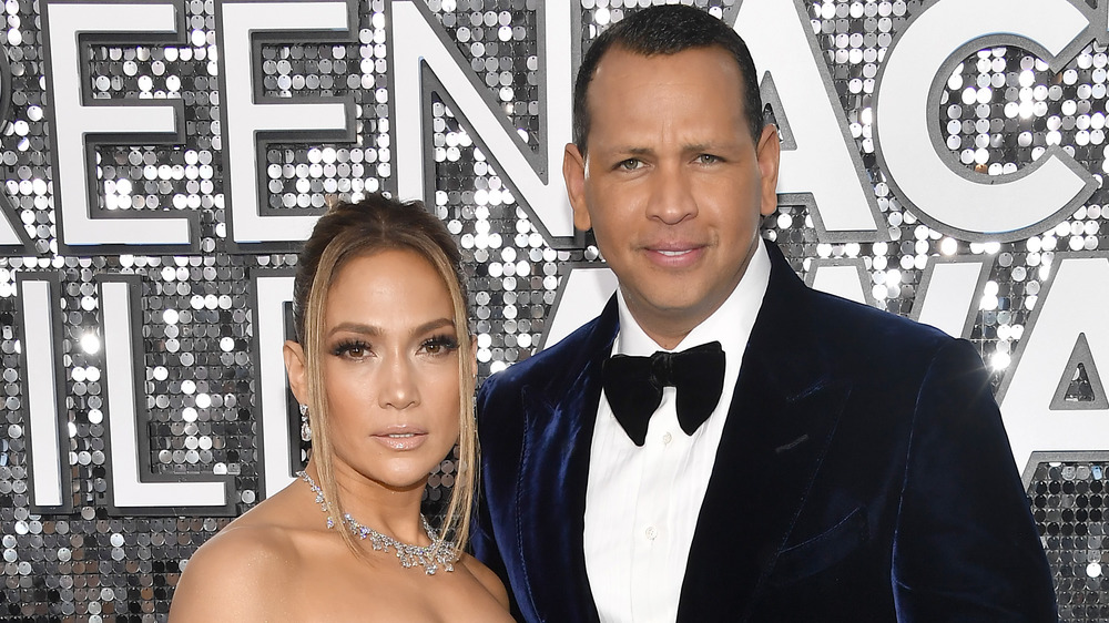 Jennifer Lopez y Alex Rodriguez posando en la alfombra roja