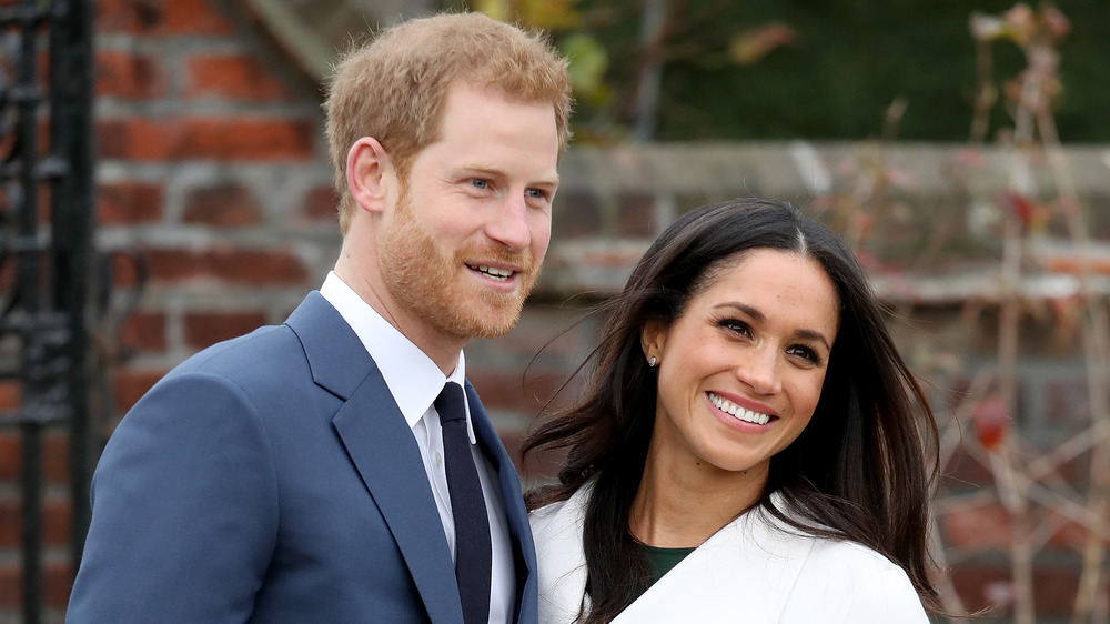 Meghan Markle y el príncipe Harry posando