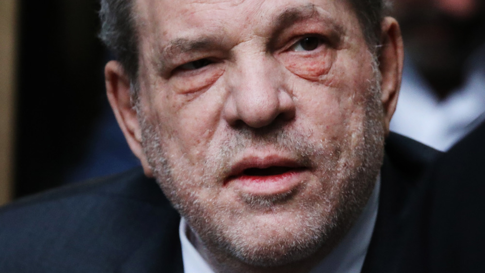 Harvey Weinstein ingresa a un tribunal de Manhattan en 2020