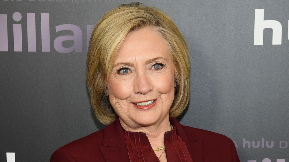 Hillary Clinton asiste al estreno de Hillary en 2020