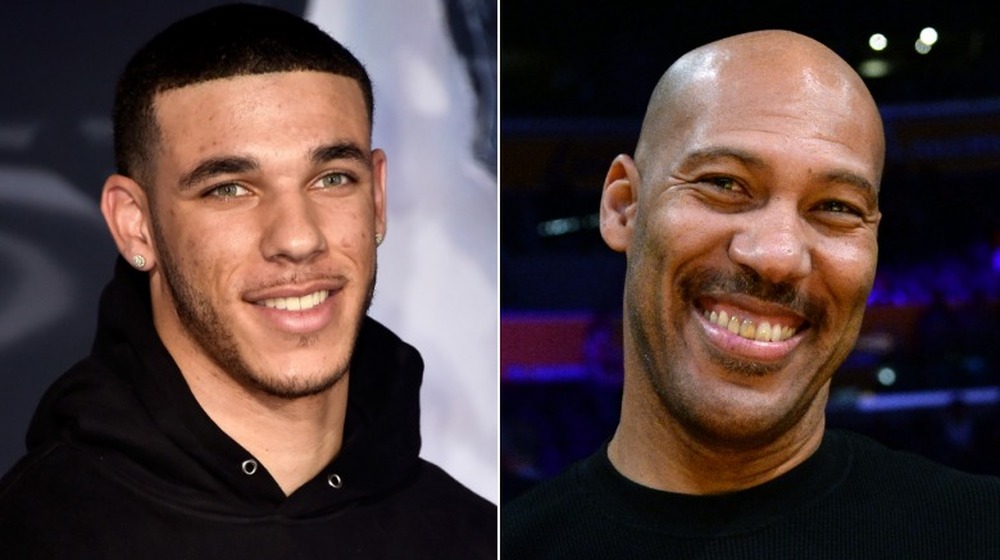 Lonzo Ball sonriendo (imagen a la izquierda), LaVar Ball sonriendo al frente (imagen a la derecha)