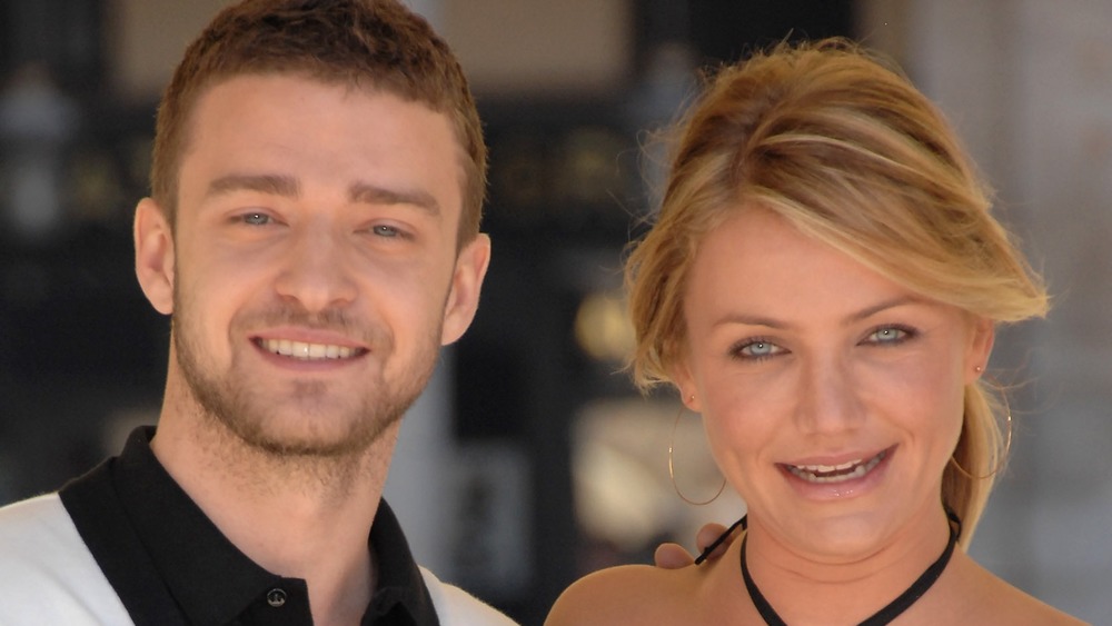 Justin Timberlake y Cameron Diaz sonriendo torpemente 