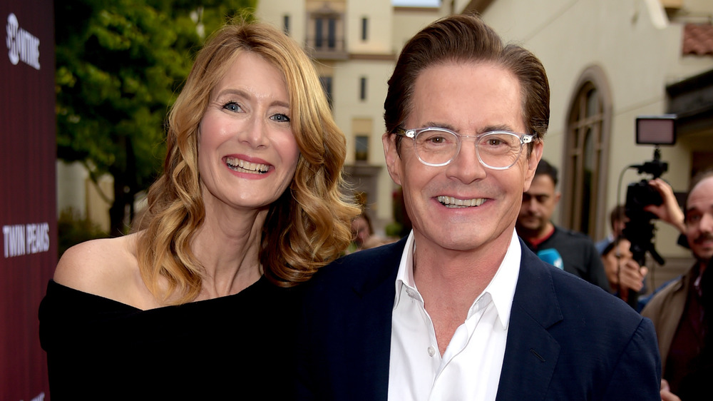 Laura Dern y Kyle MacLachlan sonriendo 