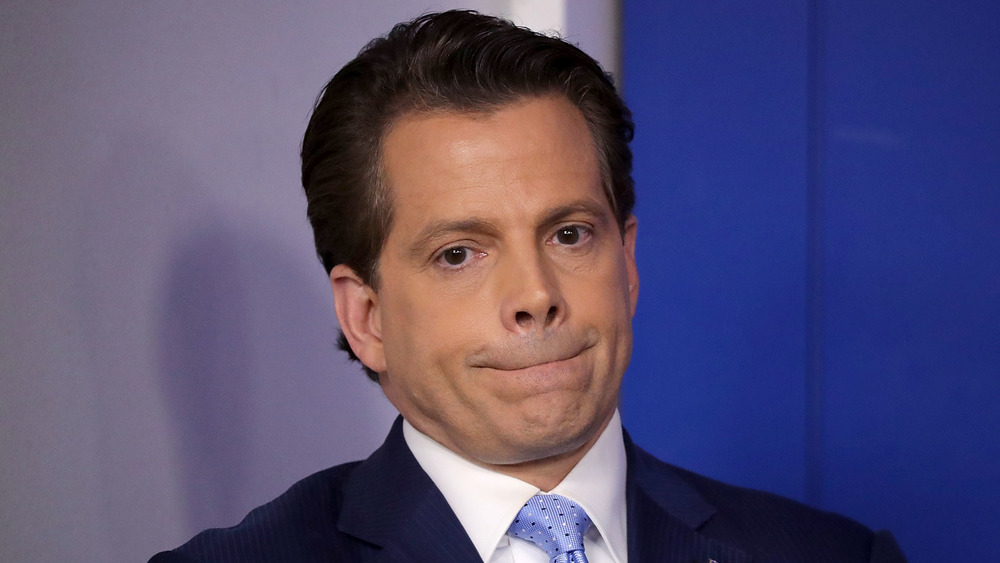 Anthony Scaramucci mordiéndose la lengua 