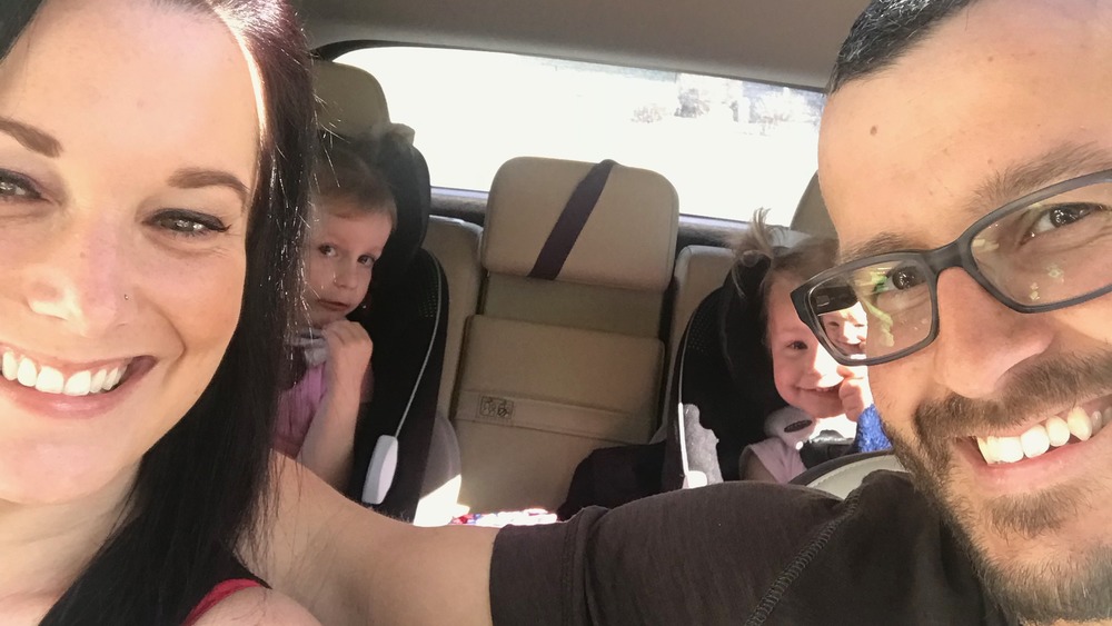 Shanann Watts, Bella, Celeste, Chris Watts conduciendo