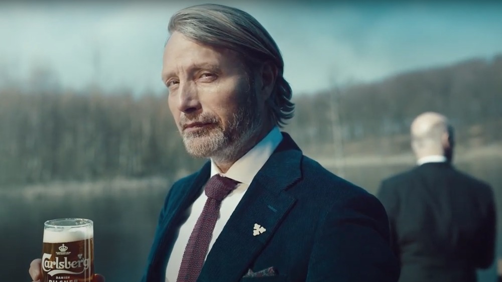 Mads Mikkelsen en un anuncio de Carlsberg