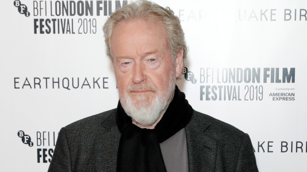 Ridley Scott en el estreno de Earthquake Bird