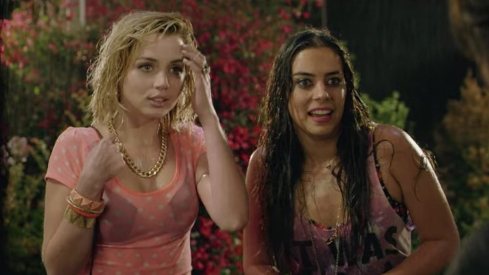 Ana de Armas & Lorenza Izzo en Knock Knock