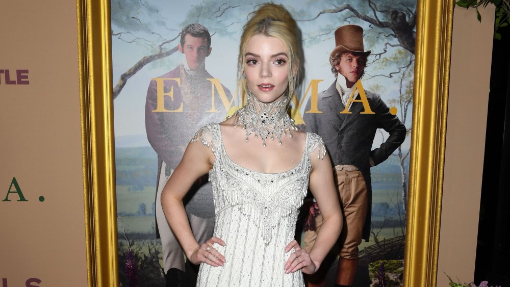 Anya Taylor-Joy en el Emma.  estreno