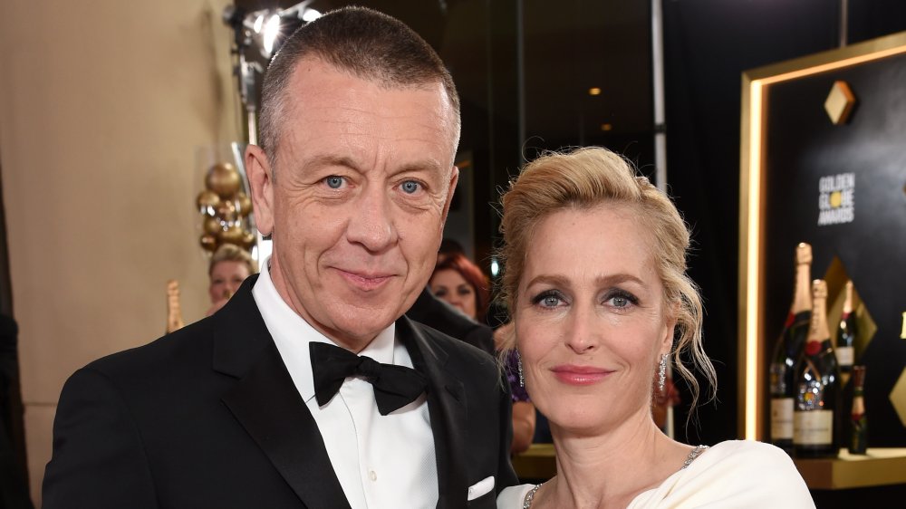 Peter Morgan y Gillian Anderson en los Globos de Oro