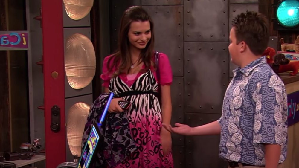 Emily Ratajkowski y Noah Munck en iCarly