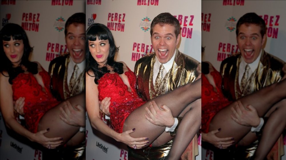 Katy Perry y Perez Hilton en su fiesta de cumpleaños Carn-Evil Freak and Funk en 2010