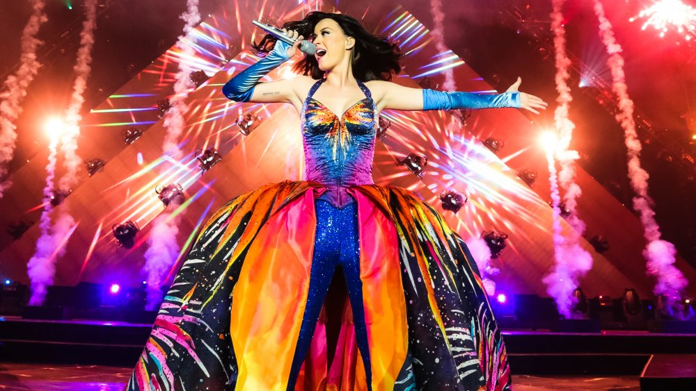 Katy Perry actúa durante su gira Prismatic