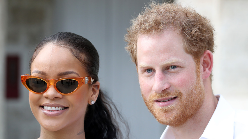 Rihanna y el príncipe Harry sonriendo juntos en Barbados