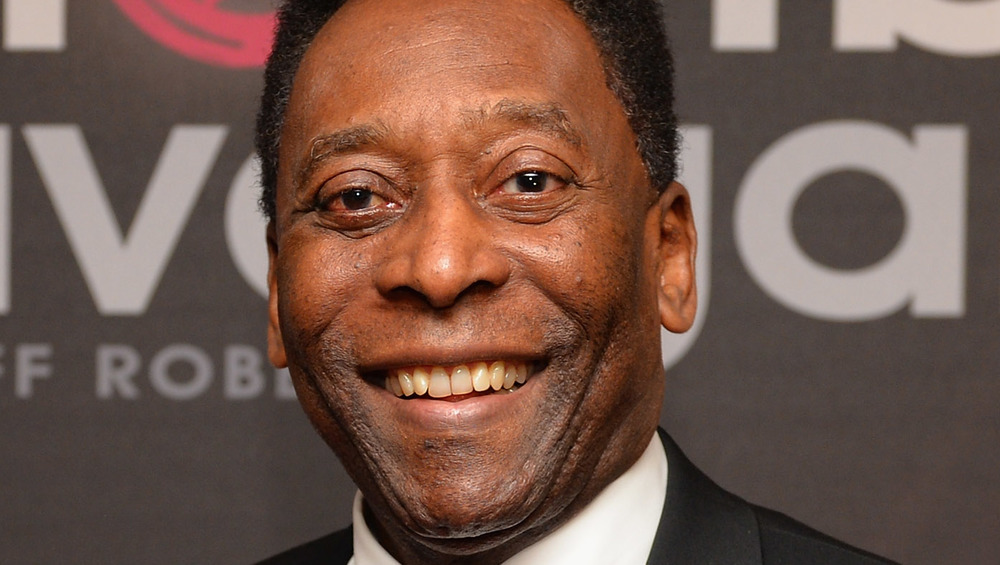 jugador de fútbol Pele sonriendo