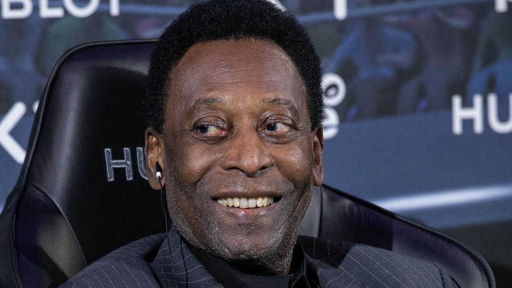 Pele posando para una foto en 2019