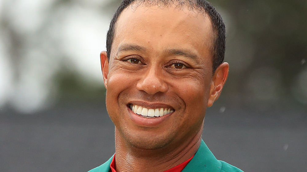 Tiger Woods sonriendo