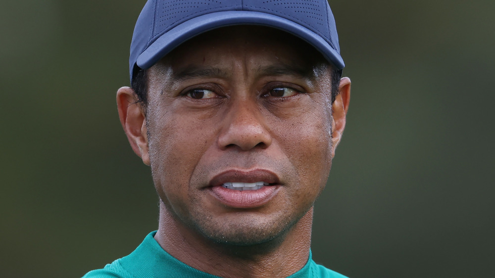 Tiger Woods frunciendo el ceño