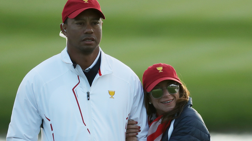 Tiger Woods y Erica Herman en el campo de golf