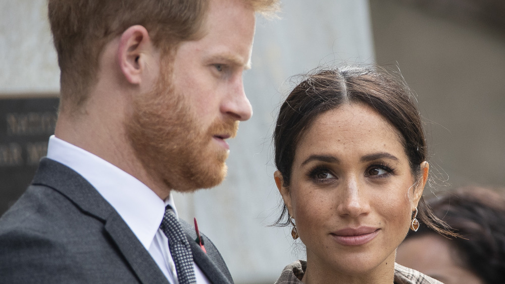 Meghan Markle y el príncipe Harry en un evento 